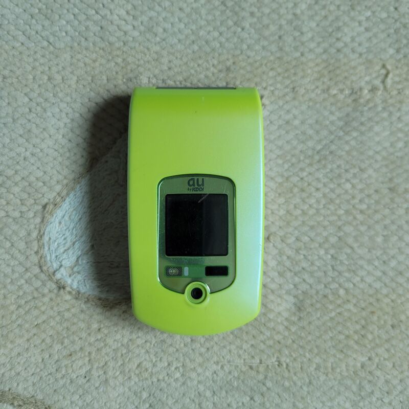 �ܻ� AU BY KDDI A1404S ������