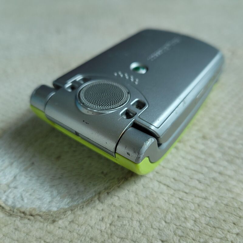 �ܻ� AU BY KDDI A1404S ������