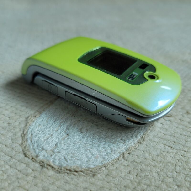 �ܻ� AU BY KDDI A1404S ������