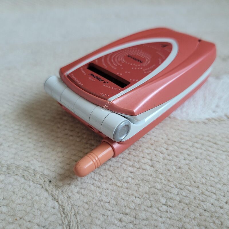 �ܻ� ��Ű�� J-PHONE ������