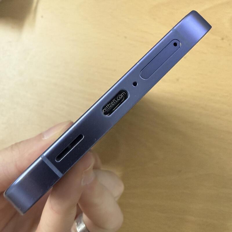 ������ s24�÷��� 256 ���̿÷� Ưs�� �Ǹ��մϴ�