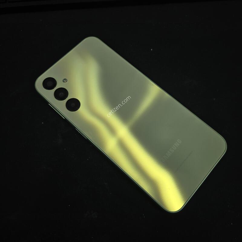 ƯSS�� ���ܻ� ������ A24 ����Ʈ�׸� �������� ���ܻ�