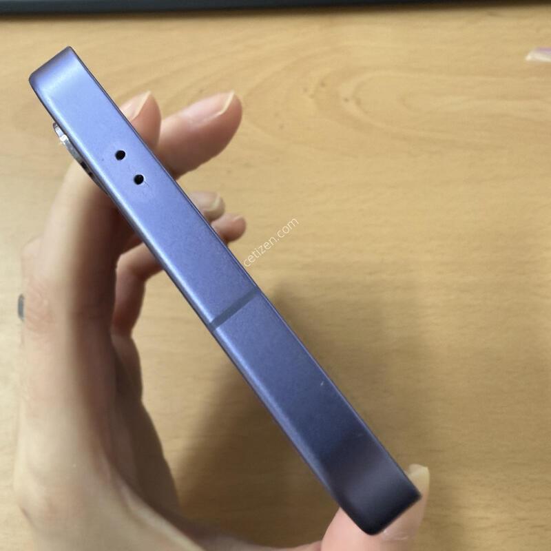 ������ 24�÷��� 256GB ���̿÷� �Ǹ��մϴ�