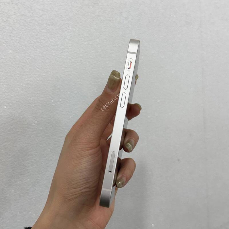 ������13�̴� ��Ÿ����Ʈ 128GB/81% Y1570