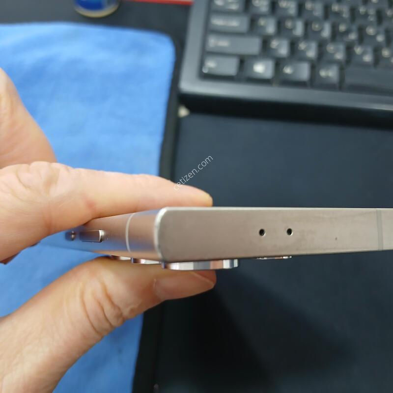 SM-S928N  ��Ȱ�ܻ�����   �׵θ��� ���ϰ� �����־��(��������)   �޸���  �̼��ϰ� ��ũ��ġ �־�� �� ����ణ�ٸ�   �ʸ�,���̽������