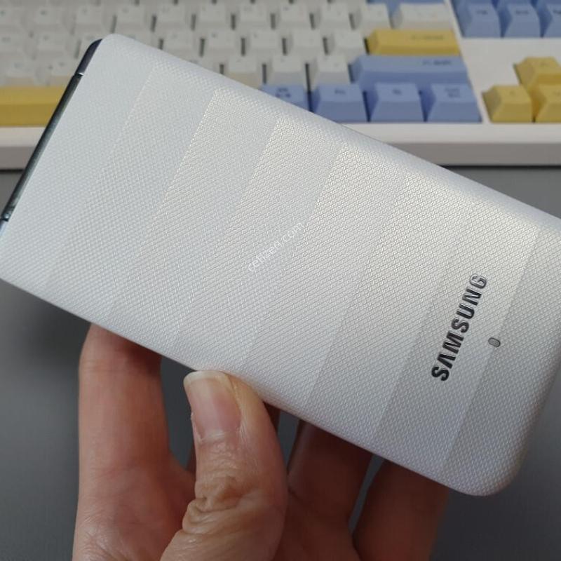 ������ ���� / 8GB / ȭ��Ʈ