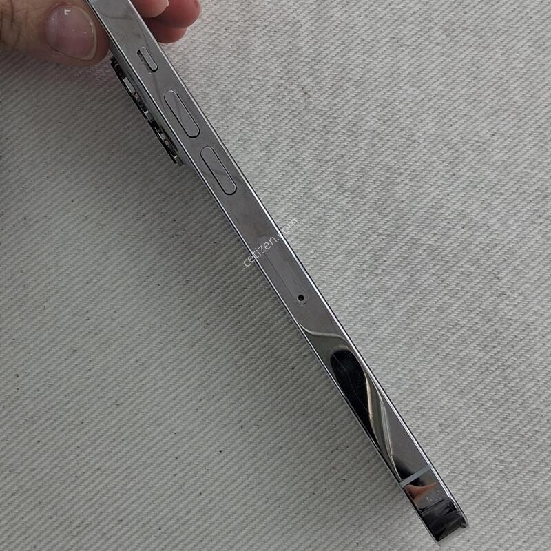 ������13���� 128GB ȭ��Ʈ