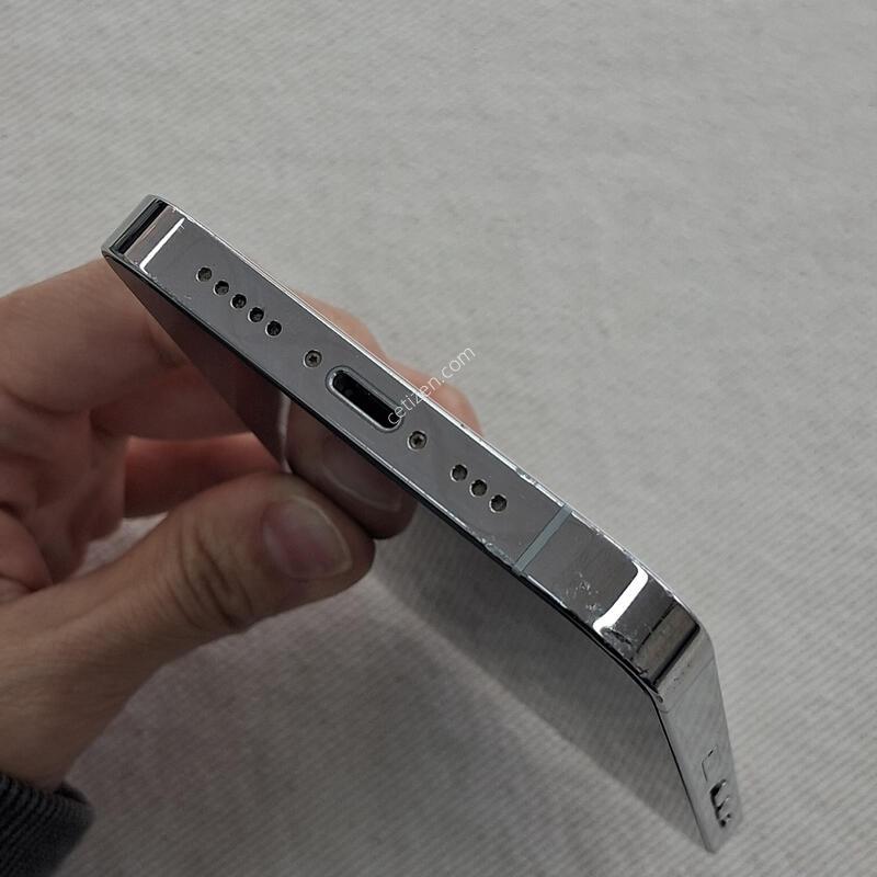 ������13���� 128GB ȭ��Ʈ