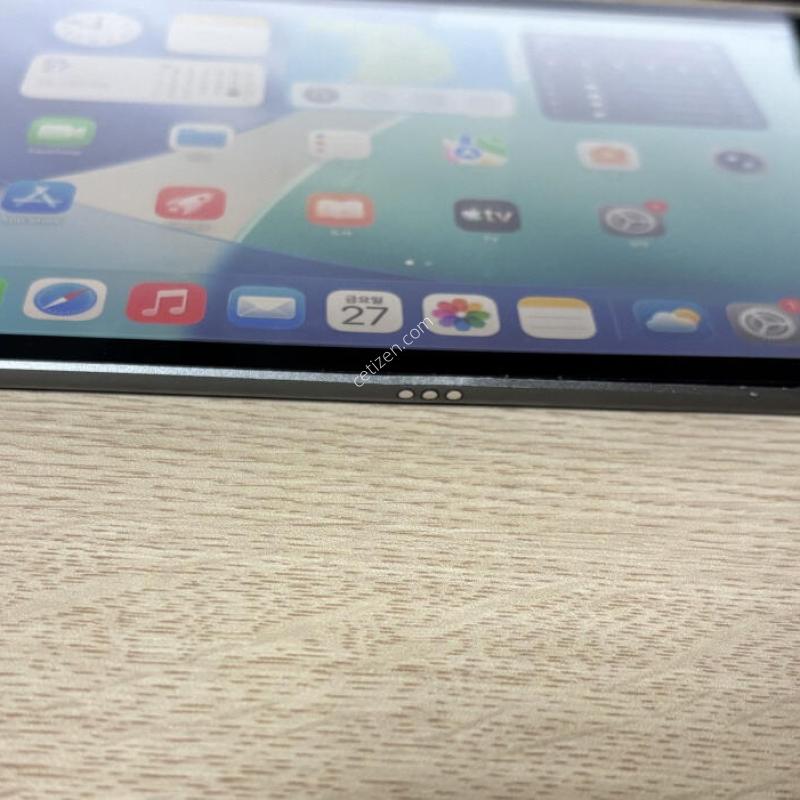 �����е� 8����(A2270) Wi-Fi 128�Ⱑ �׷��� �Ǹ�