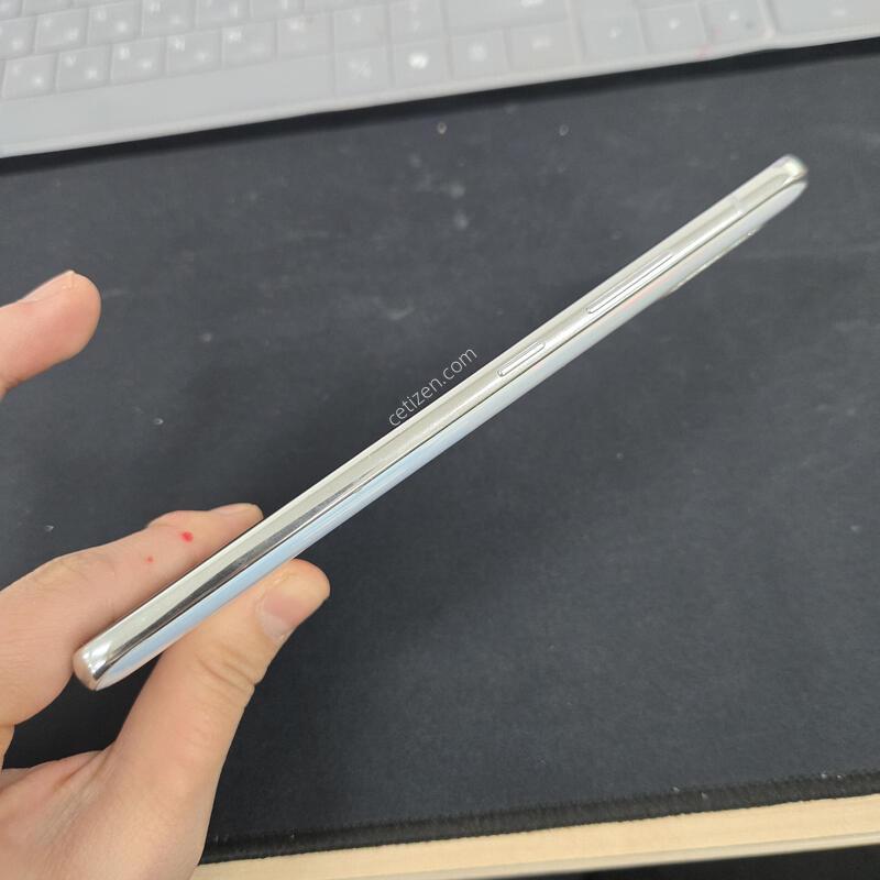 ������ A90 ȭ��Ʈ 128GB ƯAAA+ ���������� ��Ư��