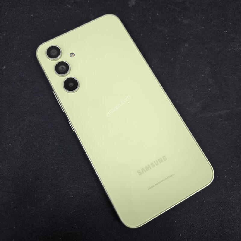 ������ ����4  ��� ���� 128GB �����ϰ��Ǹ��մϴ�