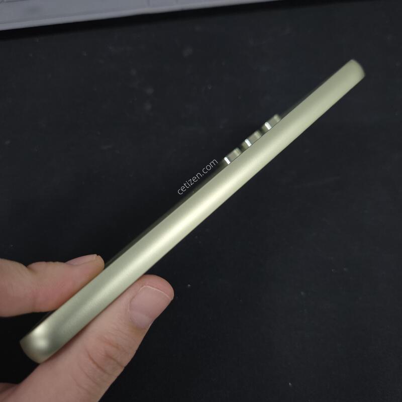 ������ ����4  ��� ���� 128GB �����ϰ��Ǹ��մϴ�