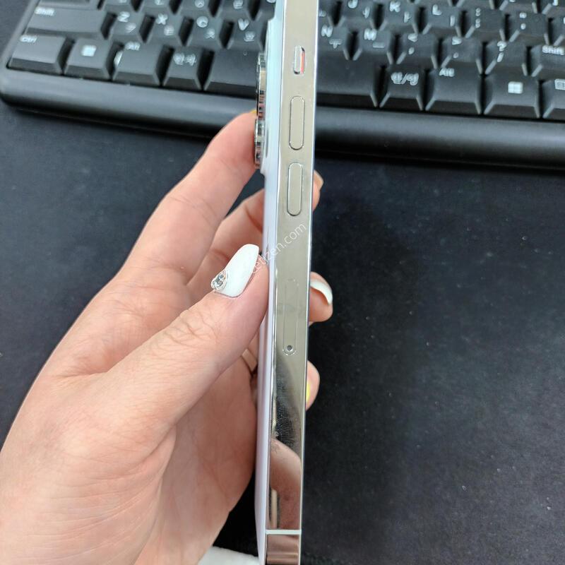 ������14���� / ȭ��Ʈ/ 128G/ ���͸�85%