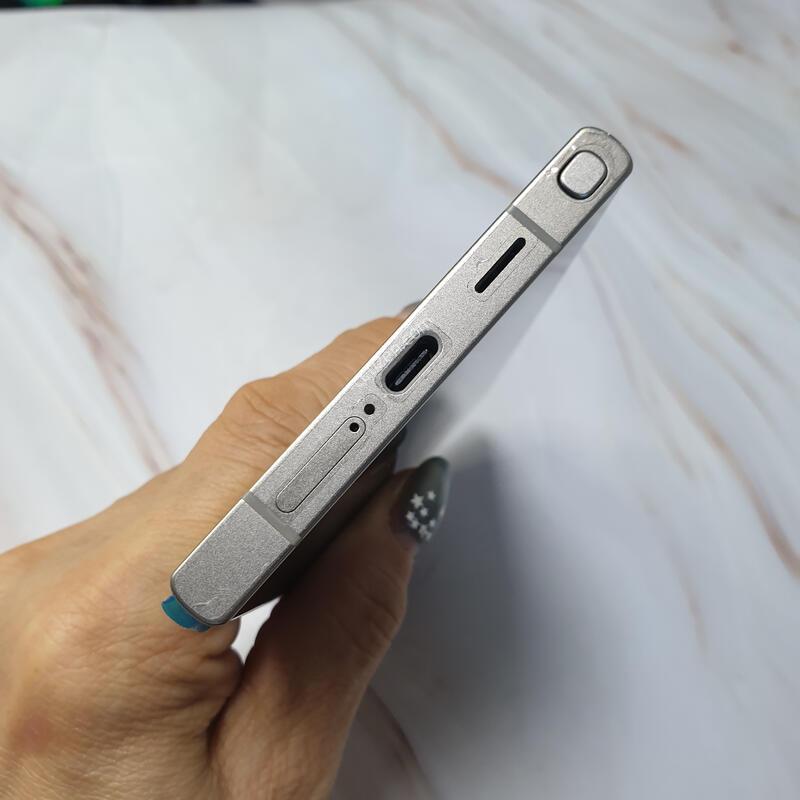 SK ������ S24��Ʈ�� ƼŸ���׷��� 512G S�� �Ǹ��մϴ�