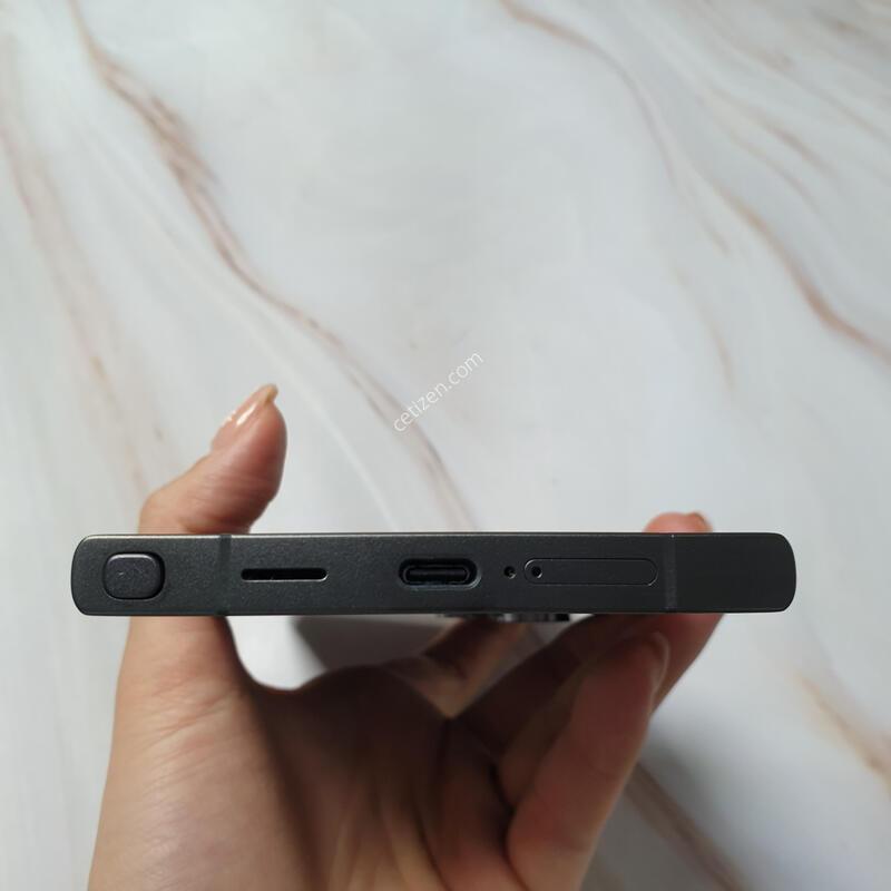 KT ������ S24��Ʈ�� ƼŸ������ 256G A�� �Ǹ��մϴ�