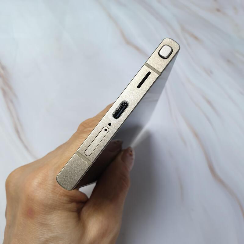 LG ������ S24��Ʈ�� ƼŸ�����ο� 256G S�� �Ǹ��մϴ�