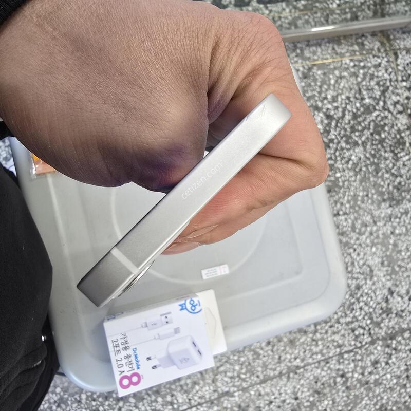 ������12�̴� 128G ȭ��Ʈ(���͸�76%) ����� �˴ϴ�