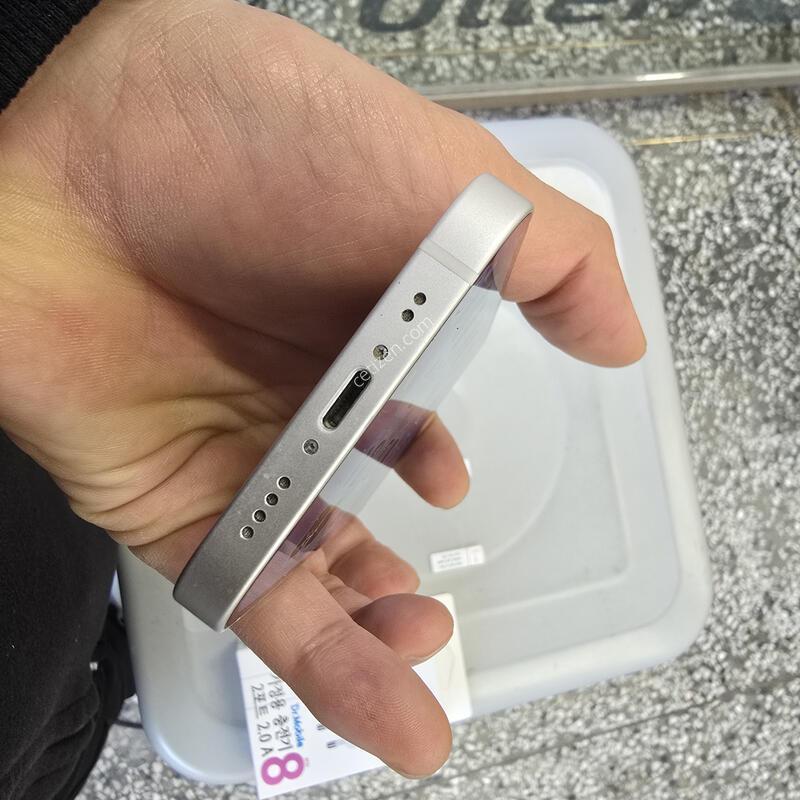 ������12�̴� 128G ȭ��Ʈ(���͸�76%) ����� �˴ϴ�