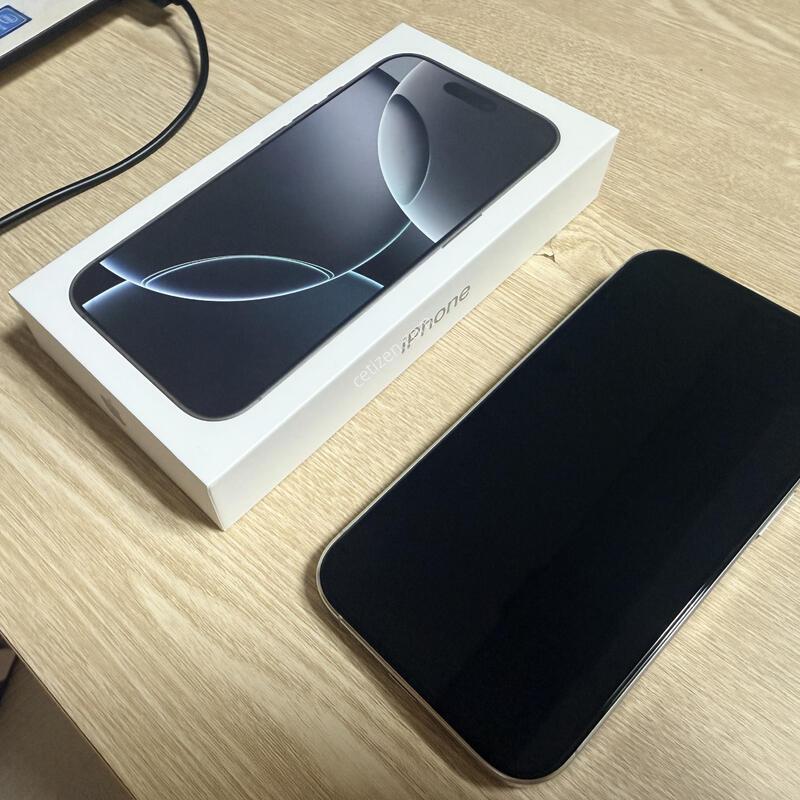 ������16���� 256GB ȭ��Ʈ ƼŸ�� �ڱ���