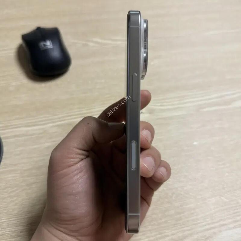 ������16���� 256GB ȭ��Ʈ ƼŸ�� �ڱ���