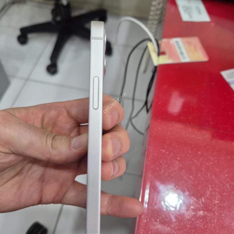 12�̴�/256g/���͸�73%/�����