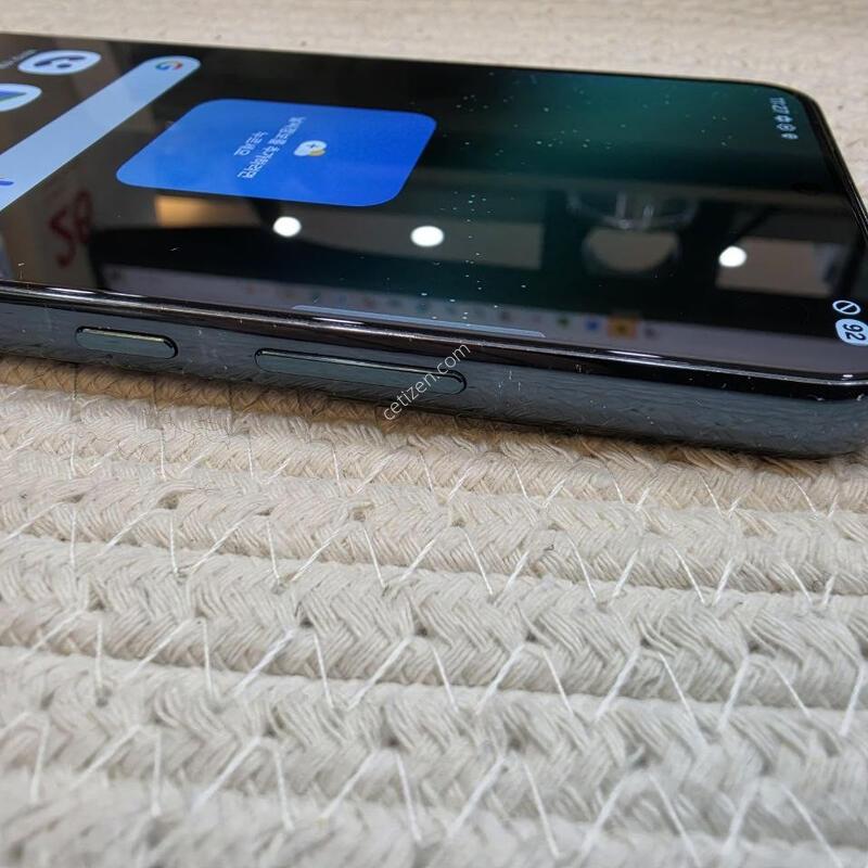 ������ S22�÷��� 256GB �׸� �Ǹ��մϴ�.