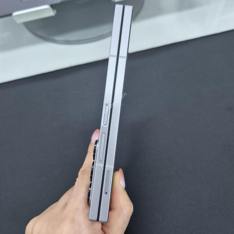 ����������6 256