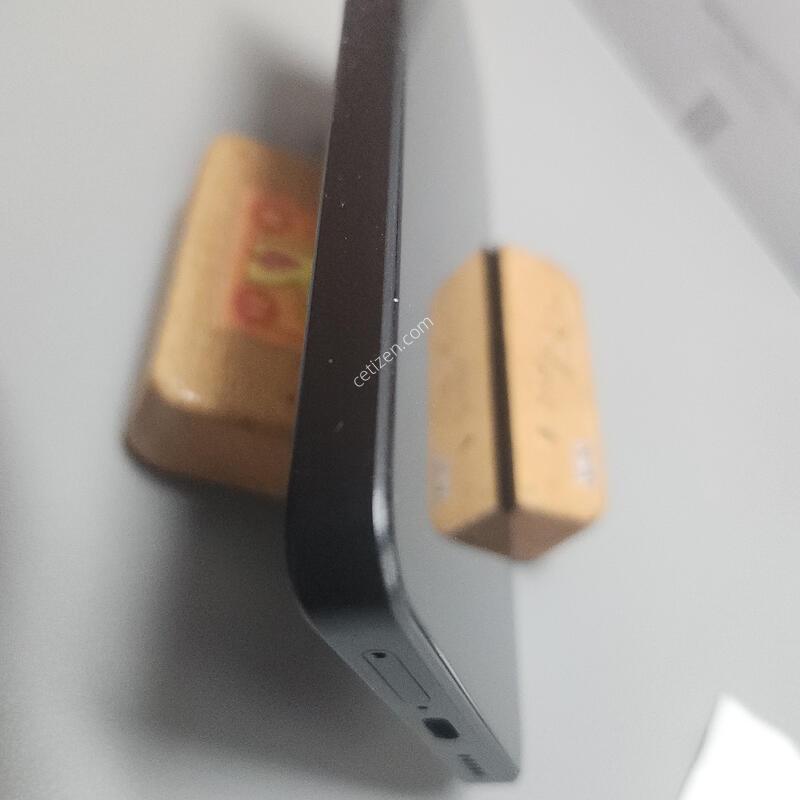 ȫ�̳�Ʈ13 ���� �̵峪�պ��� 12G 512G �Ǹ��մϴ�.