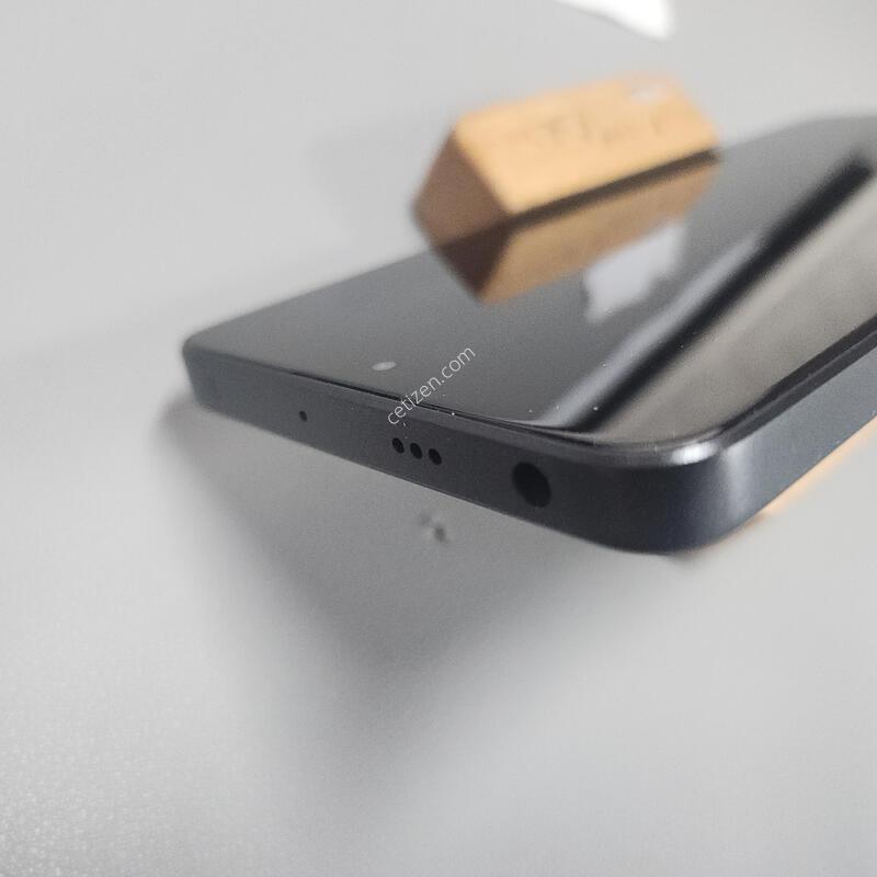 ȫ�̳�Ʈ13 ���� �̵峪�պ��� 12G 512G �Ǹ��մϴ�.