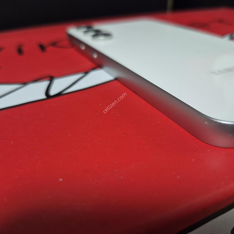 24�� 2������ s23fe