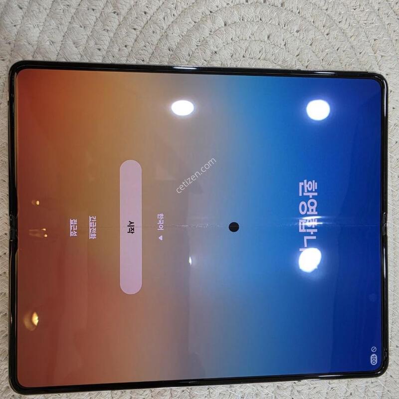 ������ ����4 256GB ��������/ LCD�� �Ǹ��մϴ�