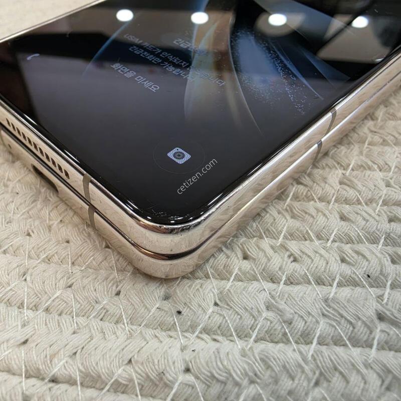 ������ ����4 256GB ��������/ LCD�� �Ǹ��մϴ�