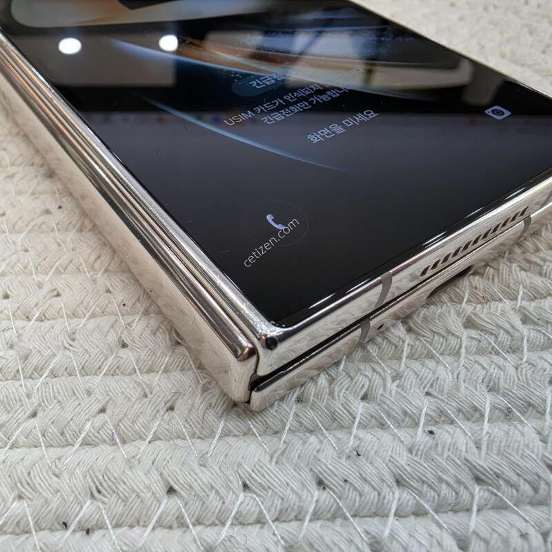 ������ ����4 256GB ��������/ LCD�� �Ǹ��մϴ�