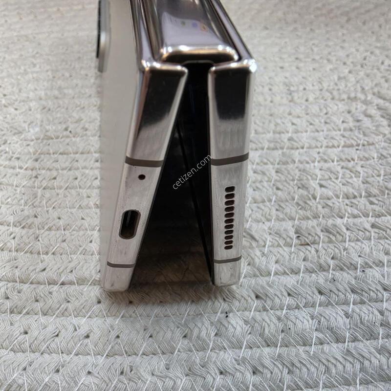 ������ ����4 256GB ��������/ LCD�� �Ǹ��մϴ�