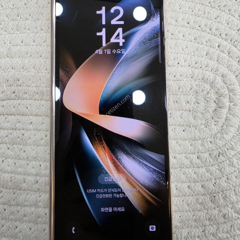 ������ ����4 256GB ��������/ LCD�� �Ǹ��մϴ�