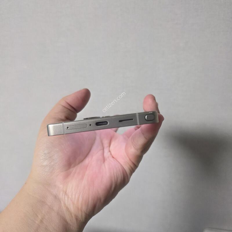 ������ S25��Ʈ�� ƼŸ�� �׷��� 256�Ⱑ SS�� �Ⱦƿ�~