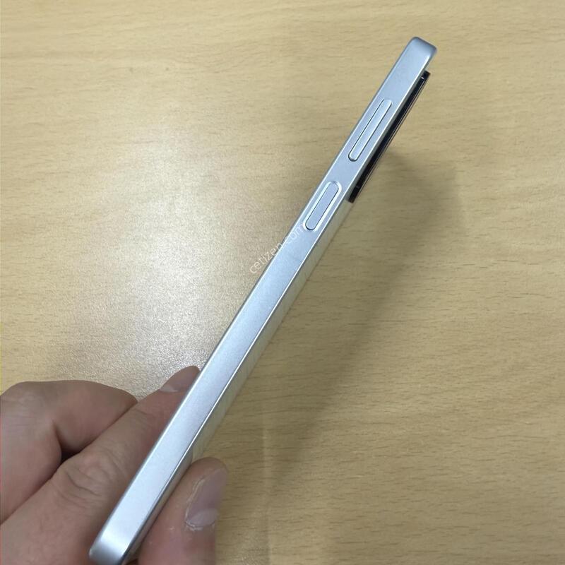 ������ ���̵�8 �׸� 128GB