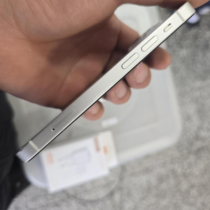 ������13�̴� 128G ȭ��Ʈ(���͸�72%) ����� �˴ϴ�