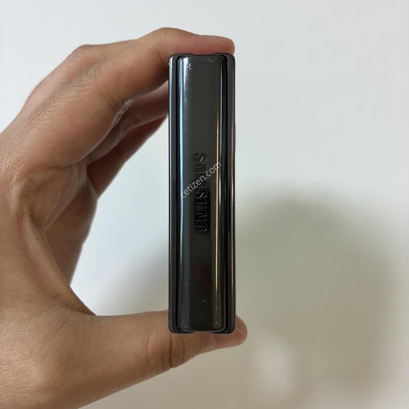 ������ �ø�4 �������� 256g ��밨 �ִ� ��ǰ���� ������ �Ǹ��մϴ�.