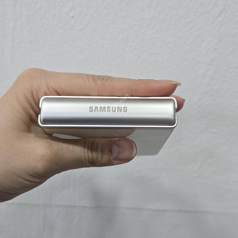 ������Z�ø�3 256�Ⱑ ũ�� �Ǹ��մϴ�