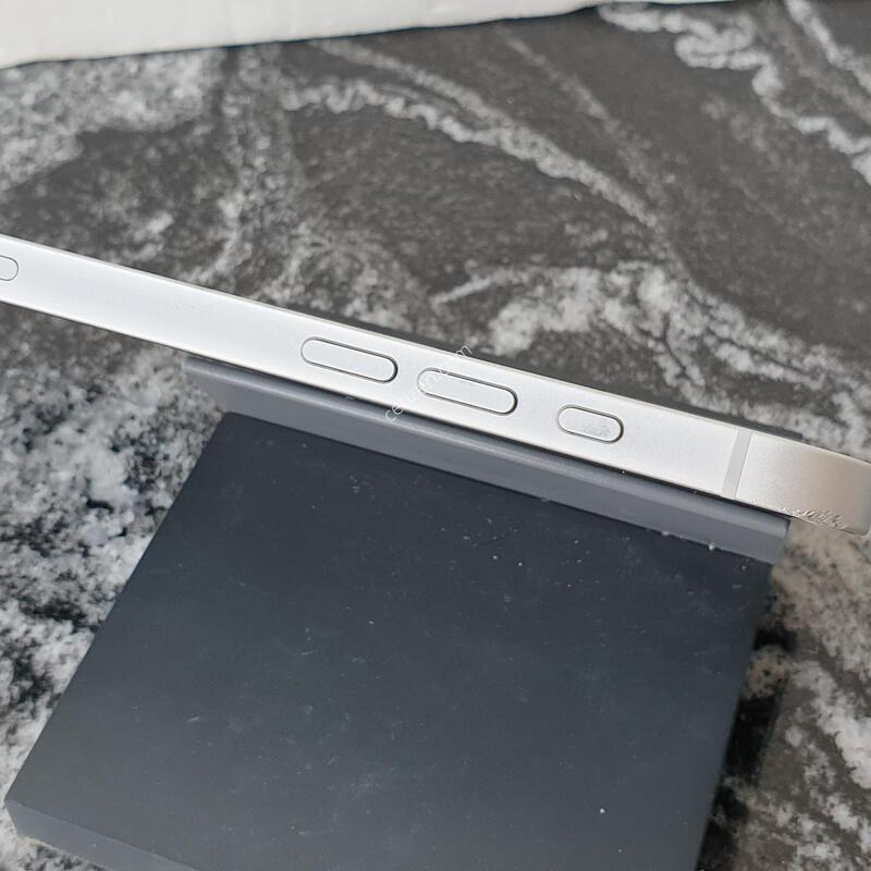 ������16e (A3409) ȭ��Ʈ 128�Ⱑ