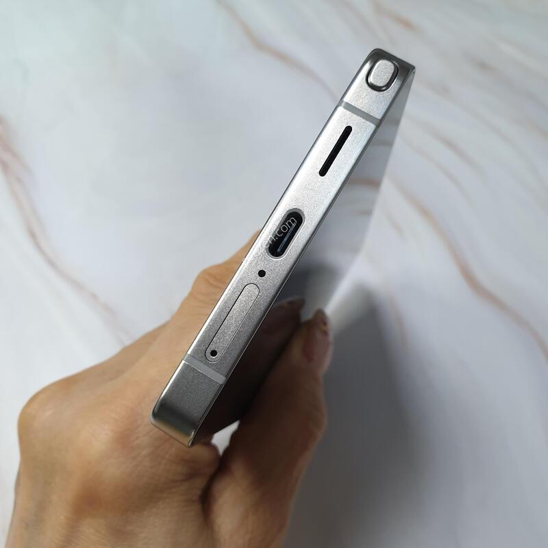 LG ������ S25��Ʈ�� ƼŸ���׷��� 512G S�� �Ǹ��մϴ�