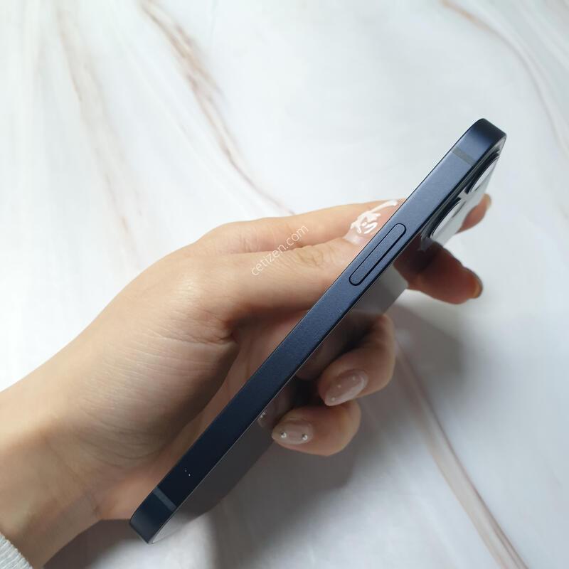 ������ 12�̴� ���� 128G ������ �Ǹ��մϴ�