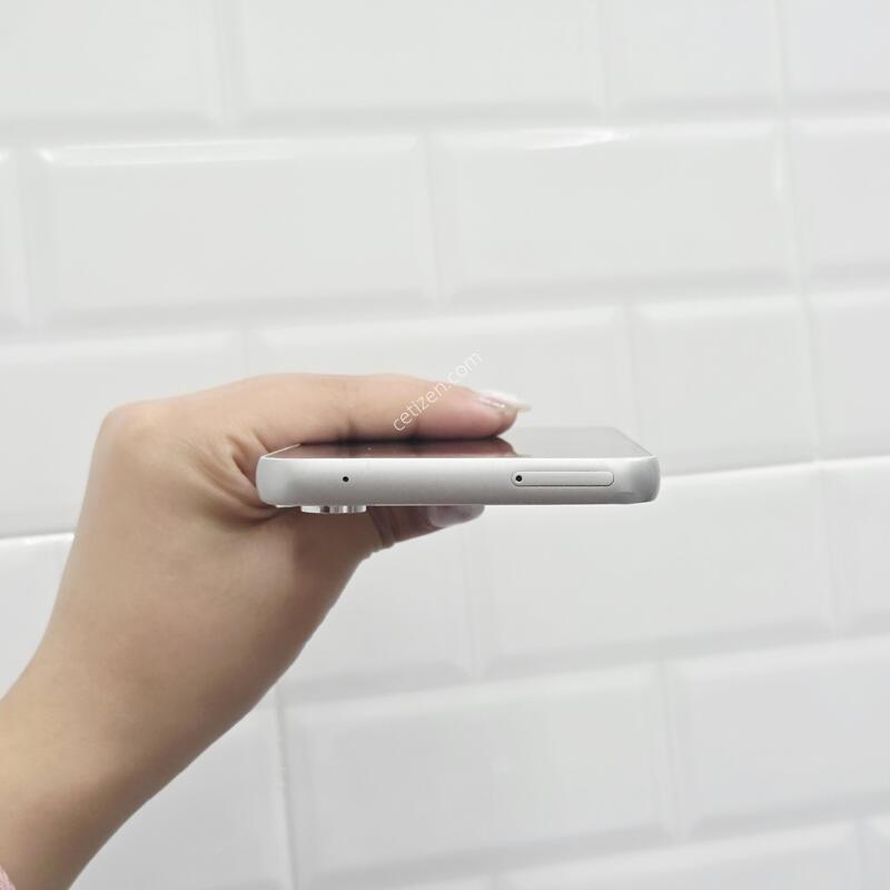 ����������4 128GB ȭ��Ʈ