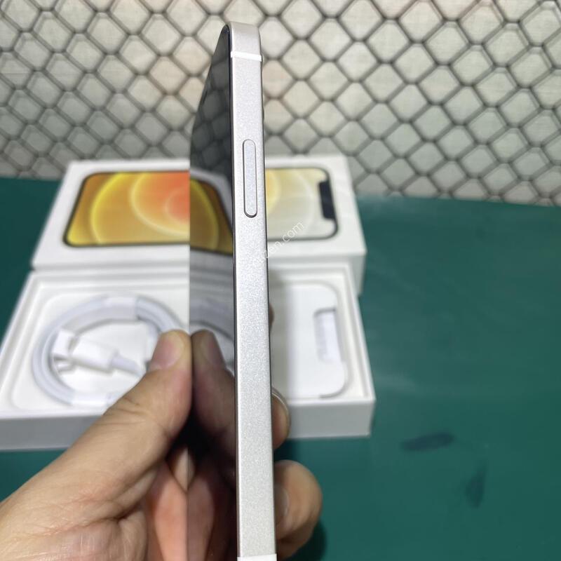 S�� ������ 12�̴� ȭ��Ʈ 128 GB ���͸� 92% (12)