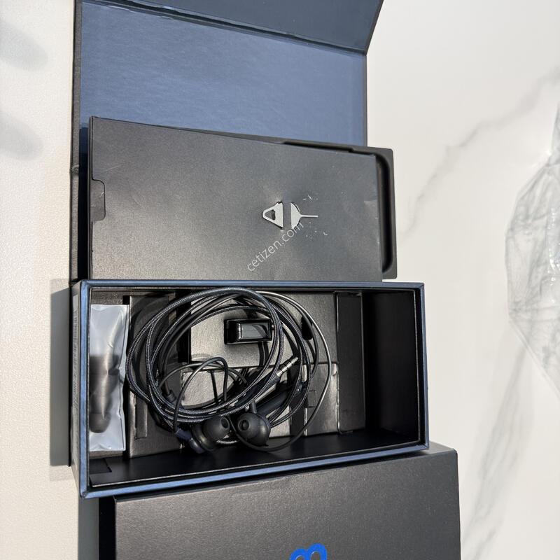 ������ S8