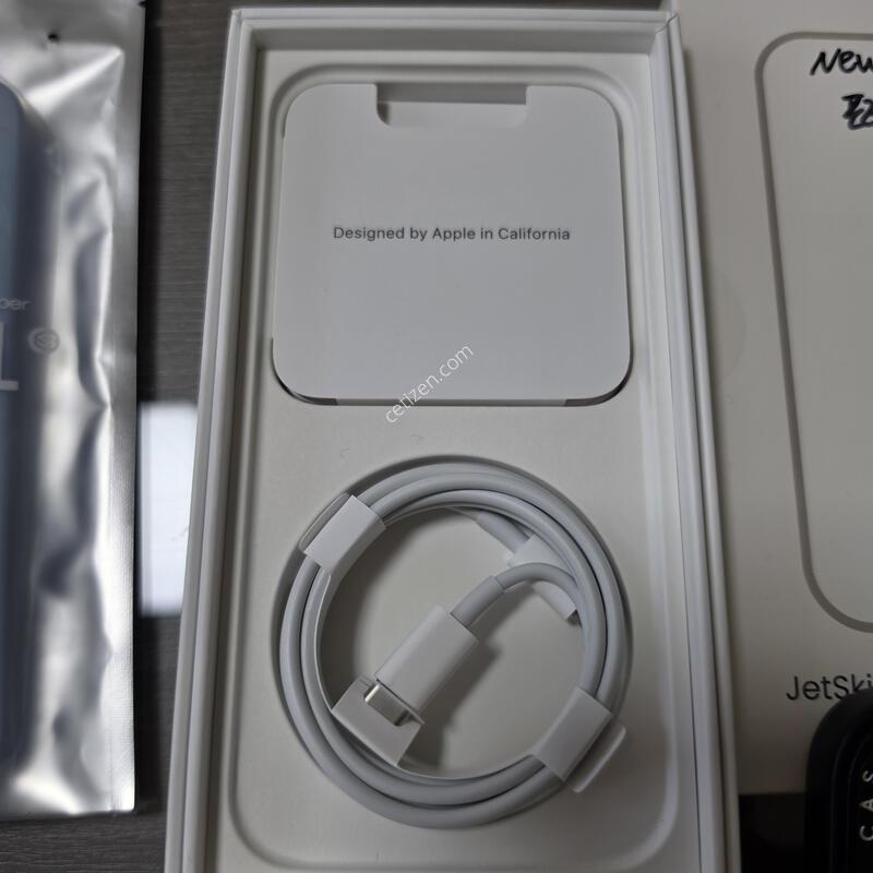 ������ 13 ���� 256GB �ڱ��� Ǯ�ڽ� + ���̽�, �ʸ�