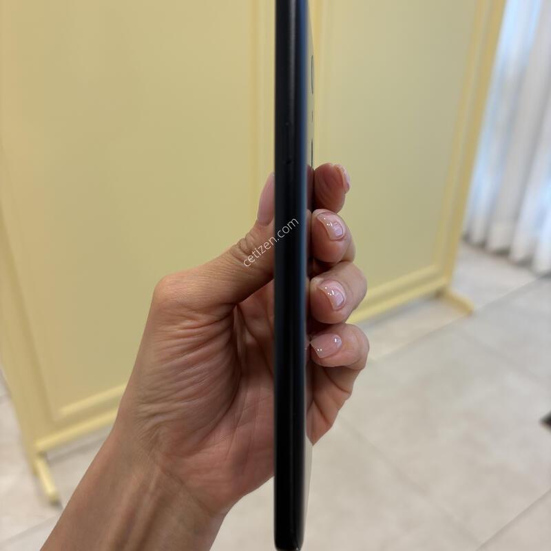 LG Q9