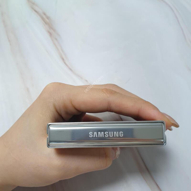 KT ������ Z�ø�5 5G ũ�� 256G A�� �Ǹ��մϴ�