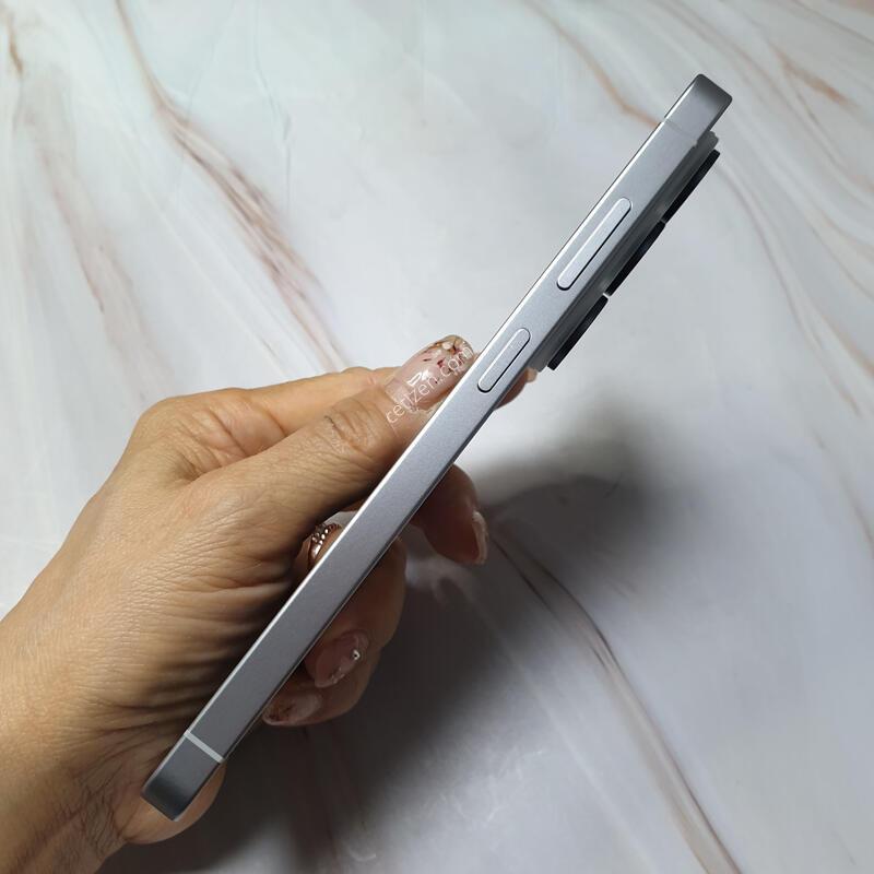 KT ������ S26��Ʈ�� ȭ��Ʈ 512G ���� �̻��� S�� �Ǹ��մϴ�